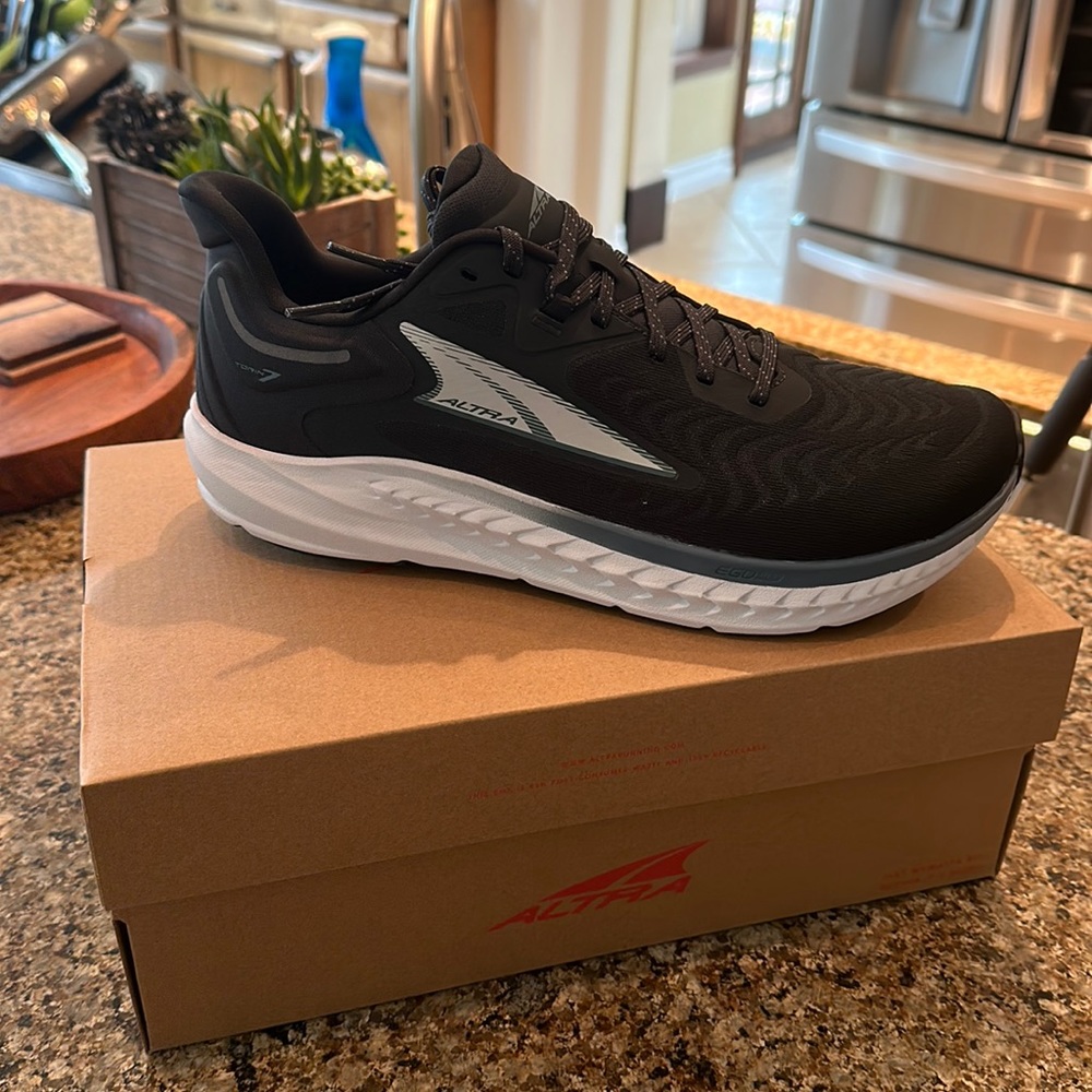 Altra men’s running shoes -new